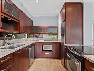 4550 Warwick Blvd APT 208