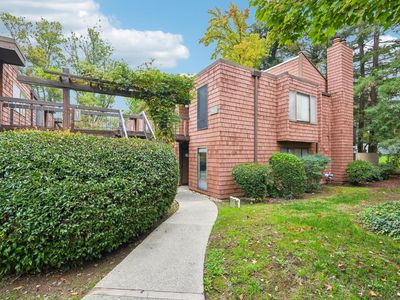 802 Woodside Ln E UNIT 1