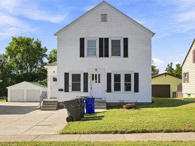 327 30th Street Dr SE