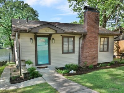 208 Edgewater Cir