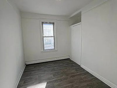 2848 Brighton 4 St