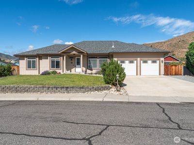 1020 Crest Loop