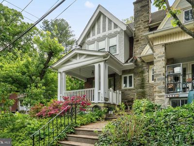 156 E Roumfort Rd