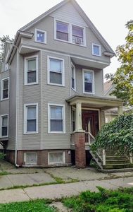 2433 W Berteau Ave