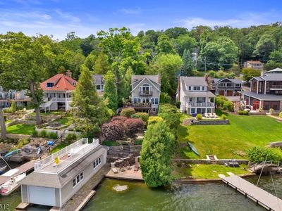 257 Lakeside Blvd
