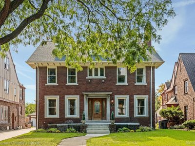 2325 W Boston Blvd