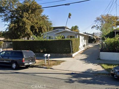 4422 Victoria Ave