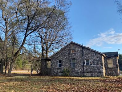 8590/8570 N Spruce Rd