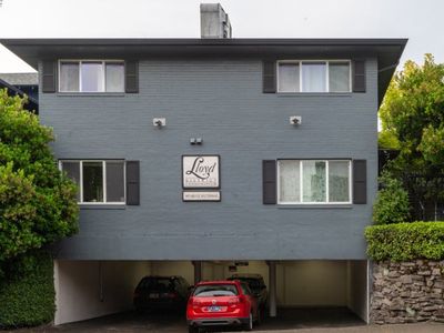 1827 NE Multnomah St