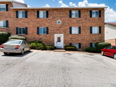 7 Village West Ct APT 201