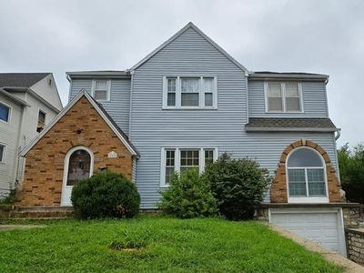 202 E Main St
