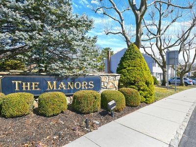 24 Manors Drive