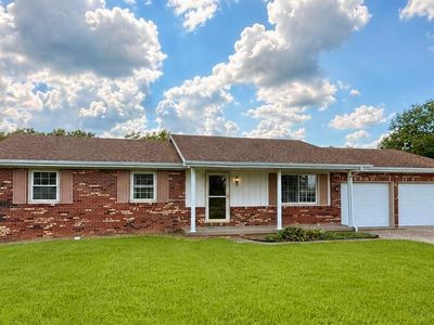 1233 N Eskew Rd