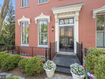419 G St SE