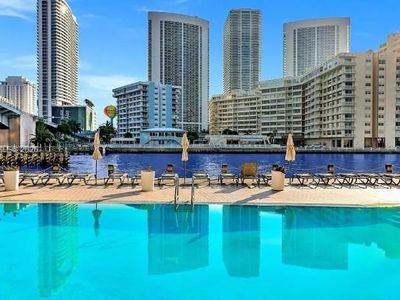 2602 E Hallandale Beach Blvd #R309