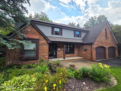 2716 Stoneleigh Dr