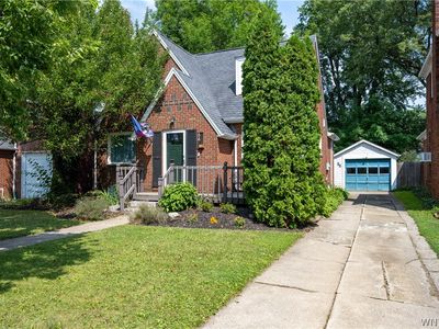 56 University Ct