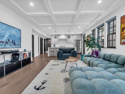 932 W Eleven Mile Rd