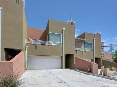 332 Valverde Dr SE
