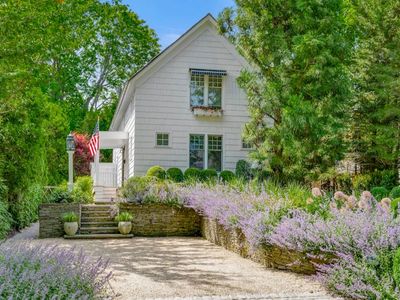 23 Sunrise Ave