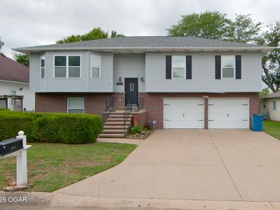 Property at 1243 Douglas Ct, Carthage, MO