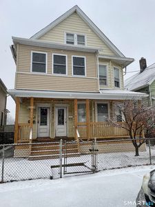 98-100 Carroll Avenue