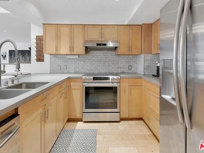 7135 Hollywood Blvd APT 103