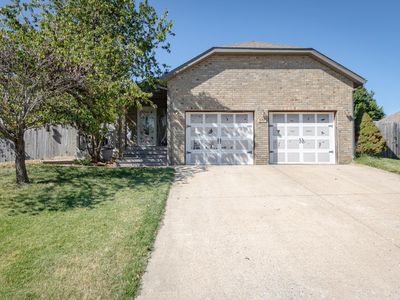 577 S Canterbury Lane