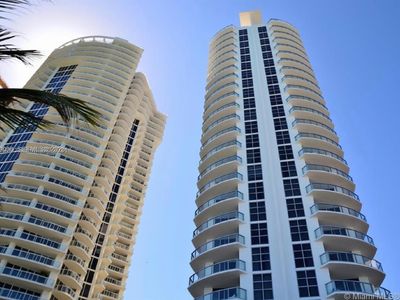 18683 Collins Ave #508