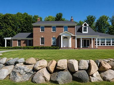 2401 E Brocker Rd