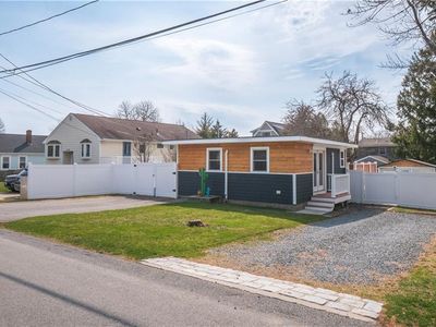 100 Renfrew Ave