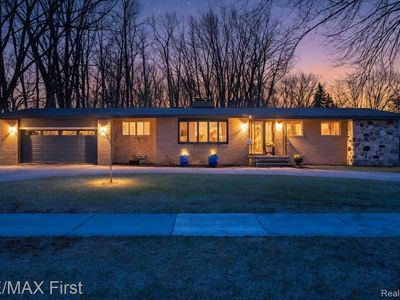 905 W Parker Ave