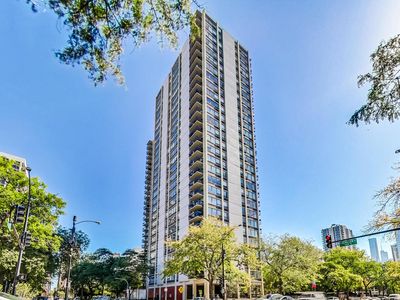 1360 N Sandburg Ter APT 1910