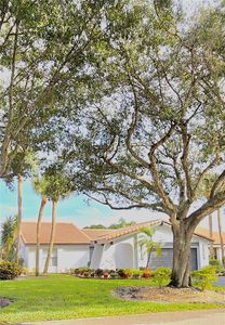 5551 Lakeview Mews Dr