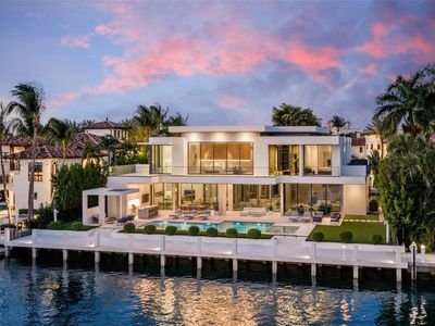 2560 Del Lago Dr