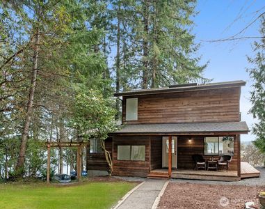 4806 Sunrise Beach Road NW