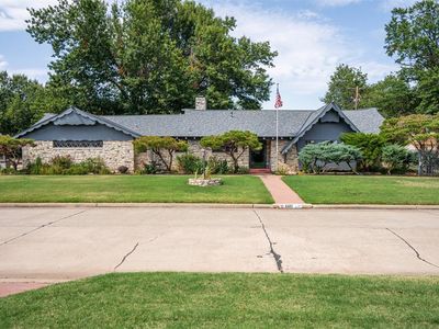 1527 Holliday Dr