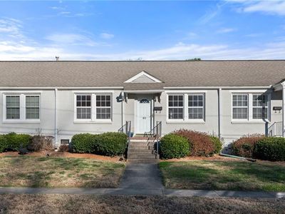 611 E Willowbrook Dr