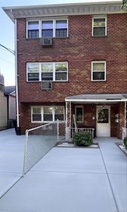 1011 Throggs Neck Expressway