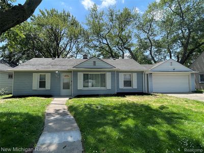 160 Chopin Ave