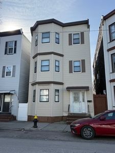 855 Saratoga St