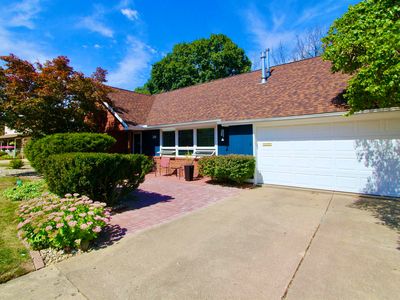 300 Oakwood Cir