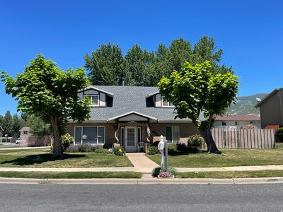 Property at 642 W Applewood Dr N, Centerville, UT