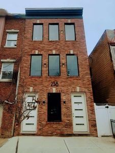 238 Griffith St