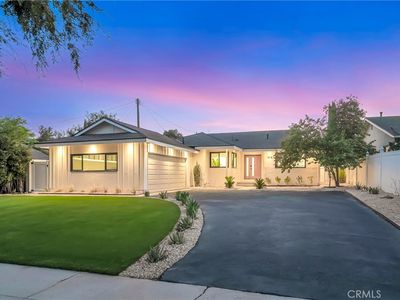 7915 Owensmouth Ave