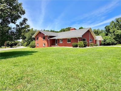 961 Lakeview Dr