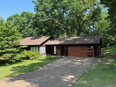 2985 Shade Tree Dr
