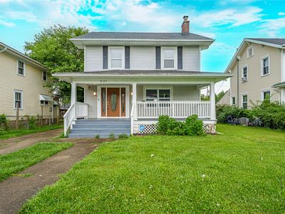 207 Rosewood Ave