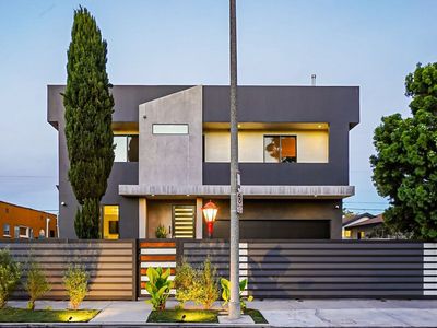 2012 S Curson Ave