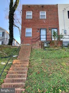 4027 Ely Pl SE